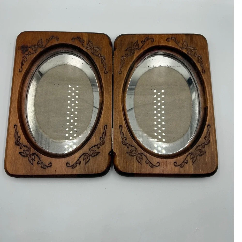 The Woodsmen Inc Vintage Wood Double Folding Picture Frame Oval Carved R-AA